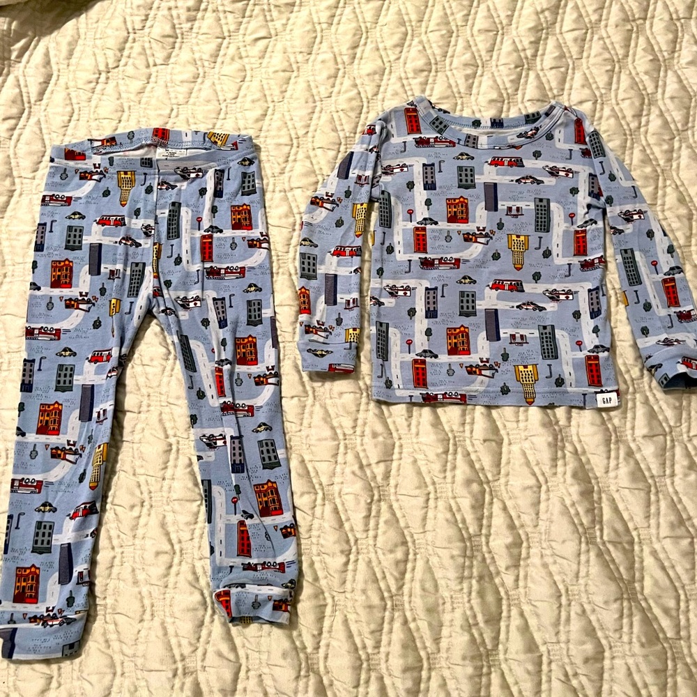 Gap Toddler City Pajamas - 100%Organic Cotton - size 3T